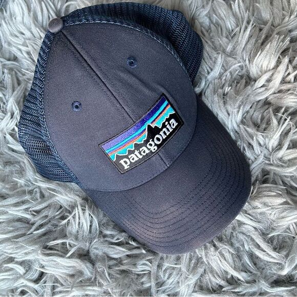 Patagonia P-6 Logo Trucker navy blue mesh snap back hat - Picture 2 of 6